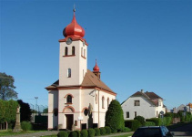 Kostel sv.&nbsp;Floriana, v&nbsp;sousedství fara
