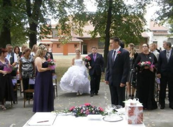 Obřad v Sokolské zahradě Obřad v Sokolské zahradě
